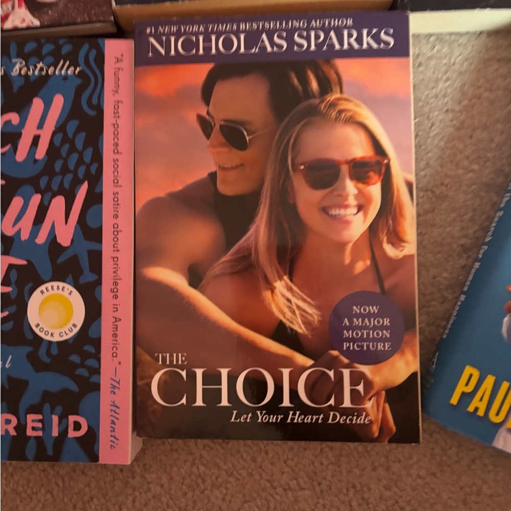 Assorted Book Collection - Picture 6 of 7